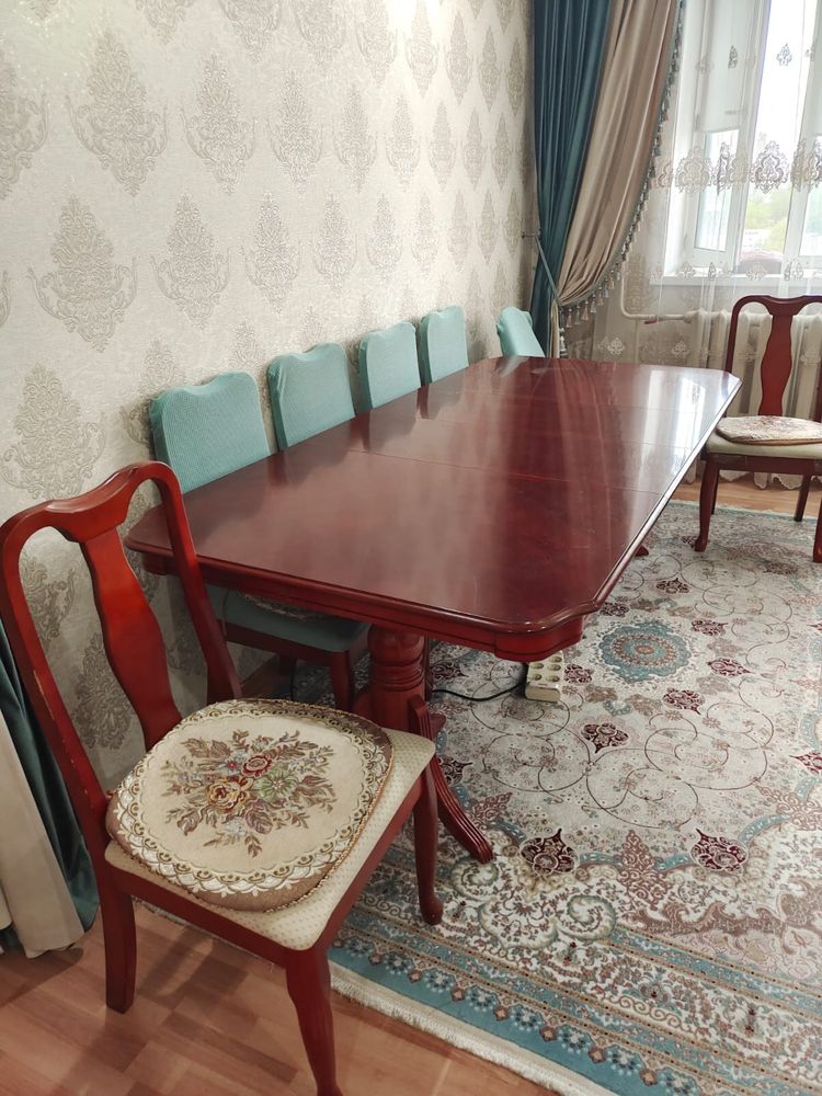 Стол со стульями