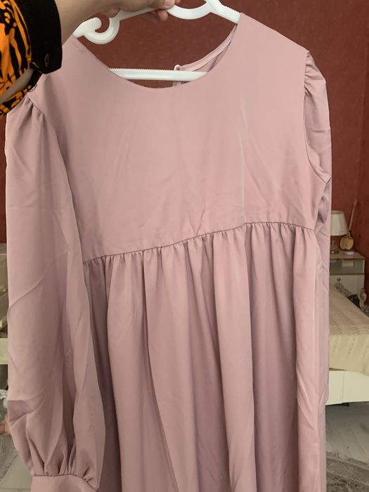 Красивое платье.