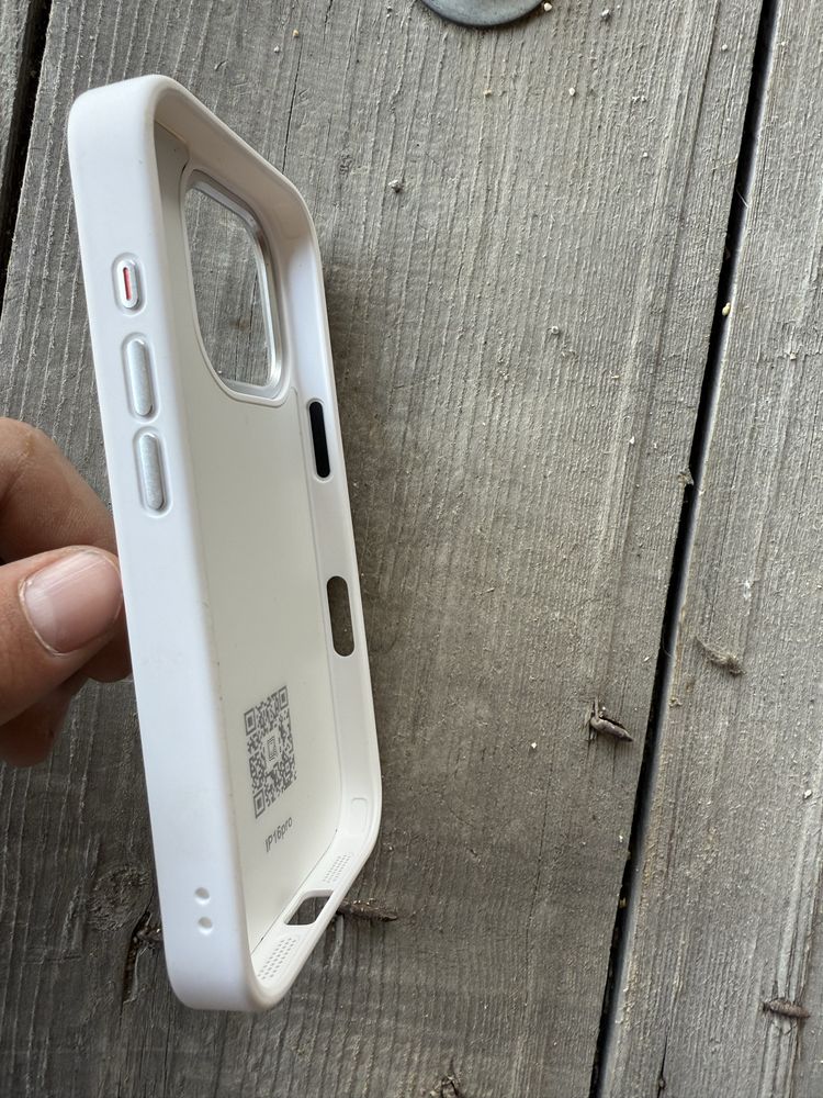 Продавам калъфи за iphone 16 pro max и iphone 16 pro