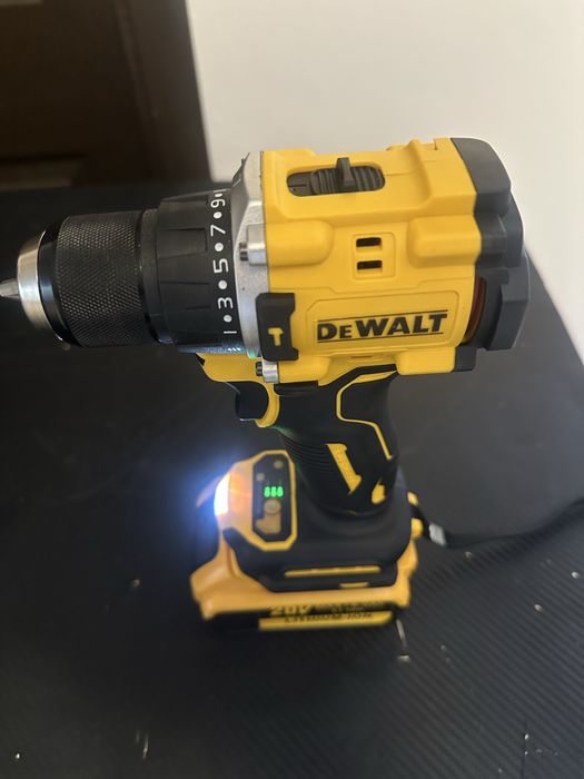 Bormasina Dewalt Acumulator 3,4,5,6 Ah la alegere