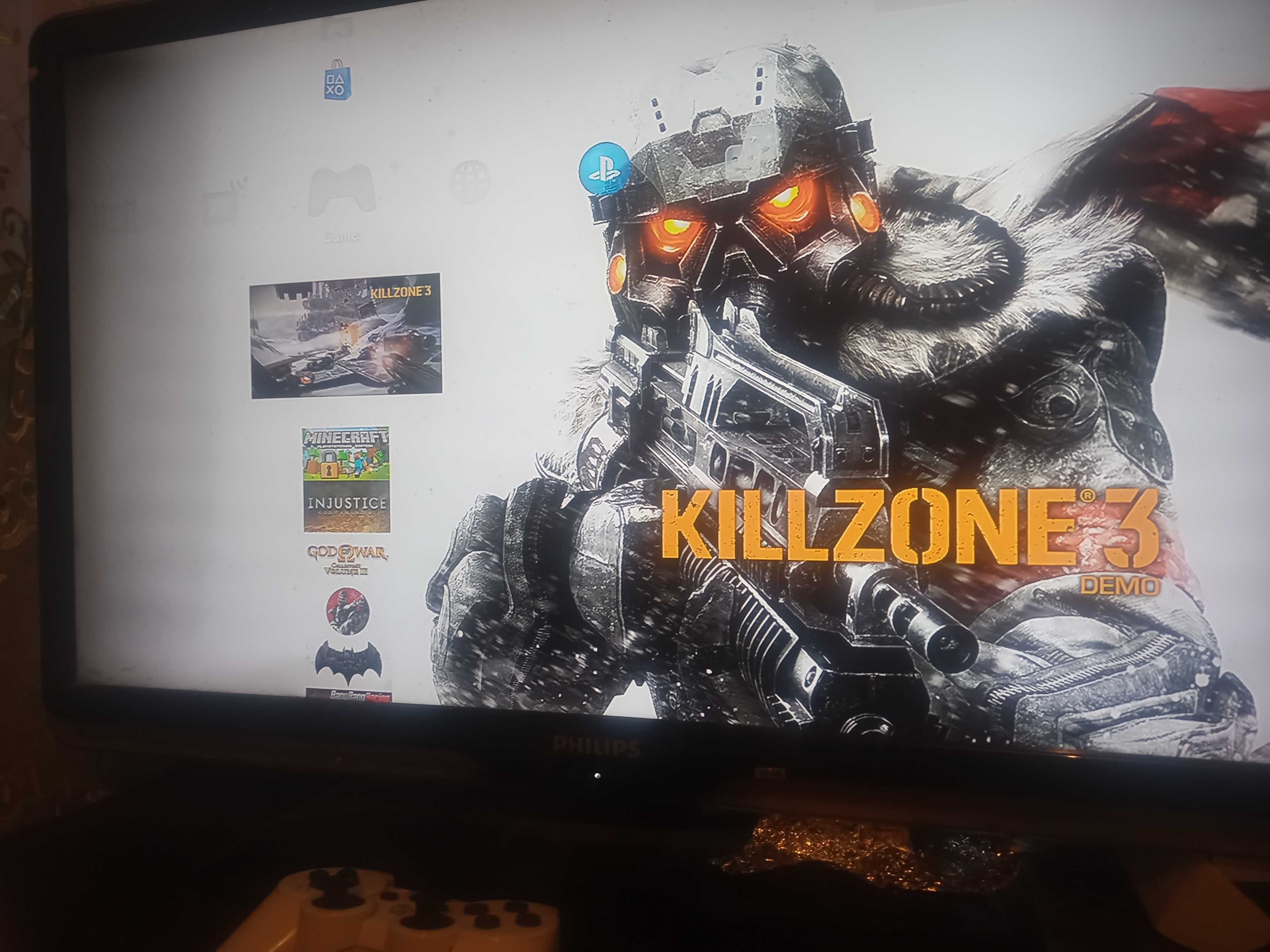 Playstation 3 sas 8 vgradeni igri i 5 disketi + jostik i zarqdno