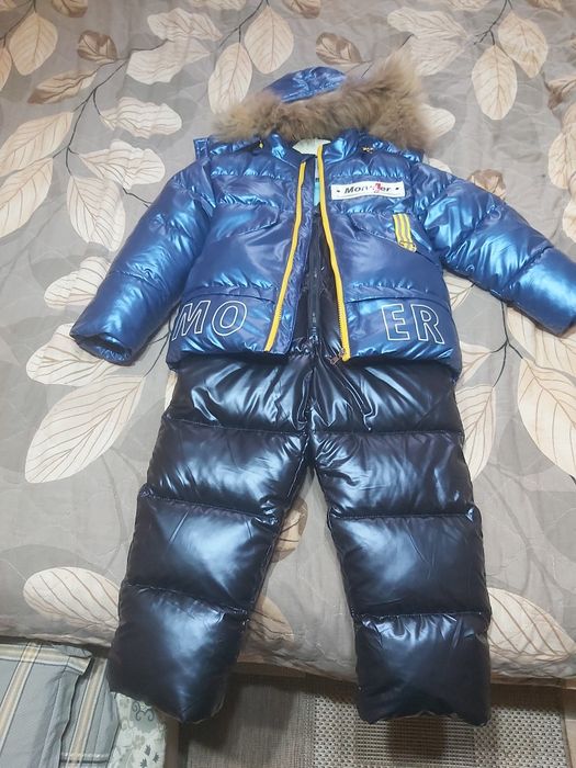 Продам зимнюю куртку с полукомбенизоном.