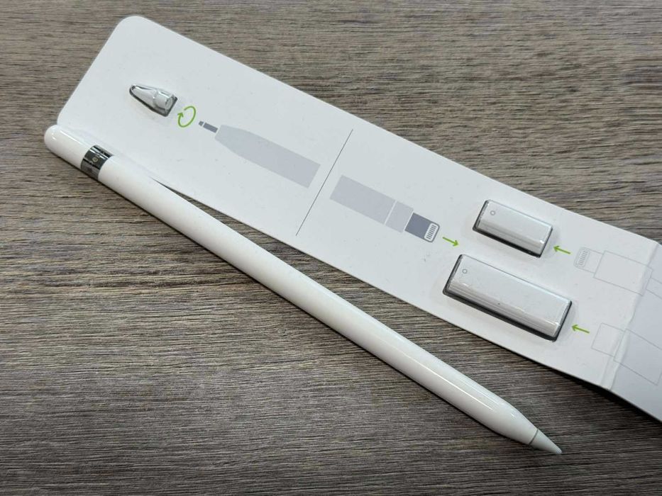 Продава се Apple Pencil 1