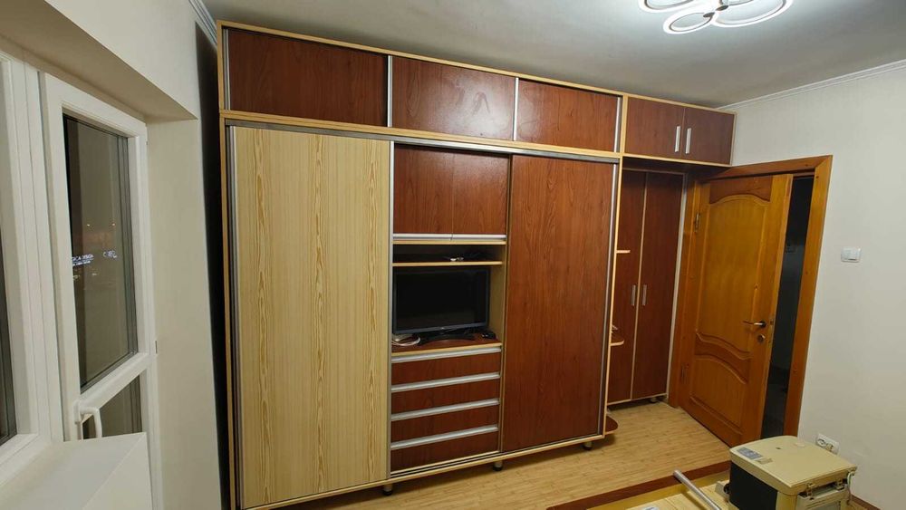 Dormitor complet – șifonier mare 3.3 m + pat 160x210 cm + noptiere