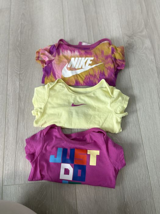 Бебешки бодита Nike