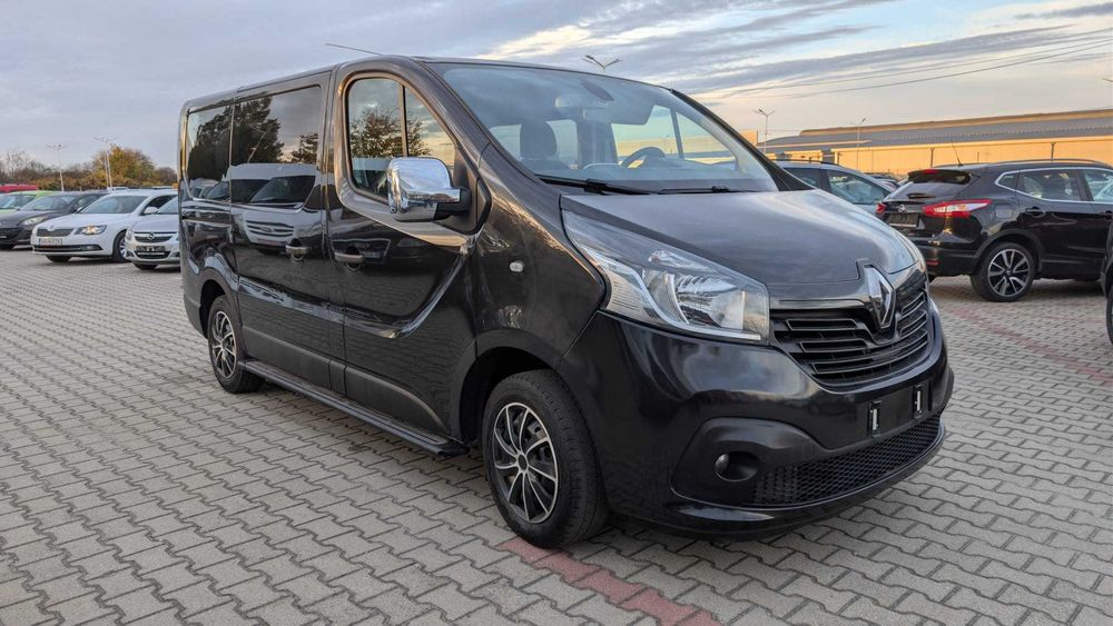 Renault Trafic persoane 8 locuri