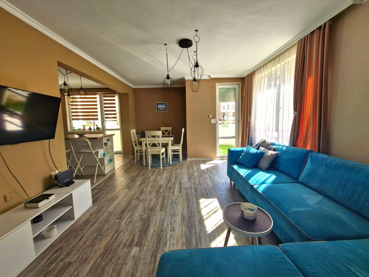 Продава се Тристаен апартамент в Бургас, Лазур - 112 кв.м за 2259 €/кв.м - Снимка #1