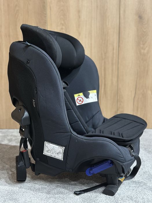 AXKID Minikid2 столче за кола