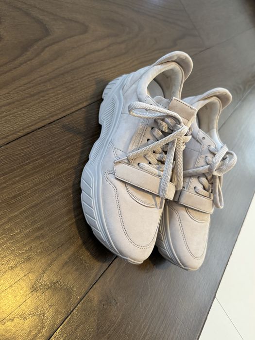 Sneakers Kennel & Schmenger