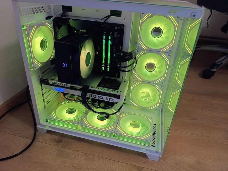 Vând PC Gaming Ryzen 7 5800x+RTX 4060+16gb DDR4