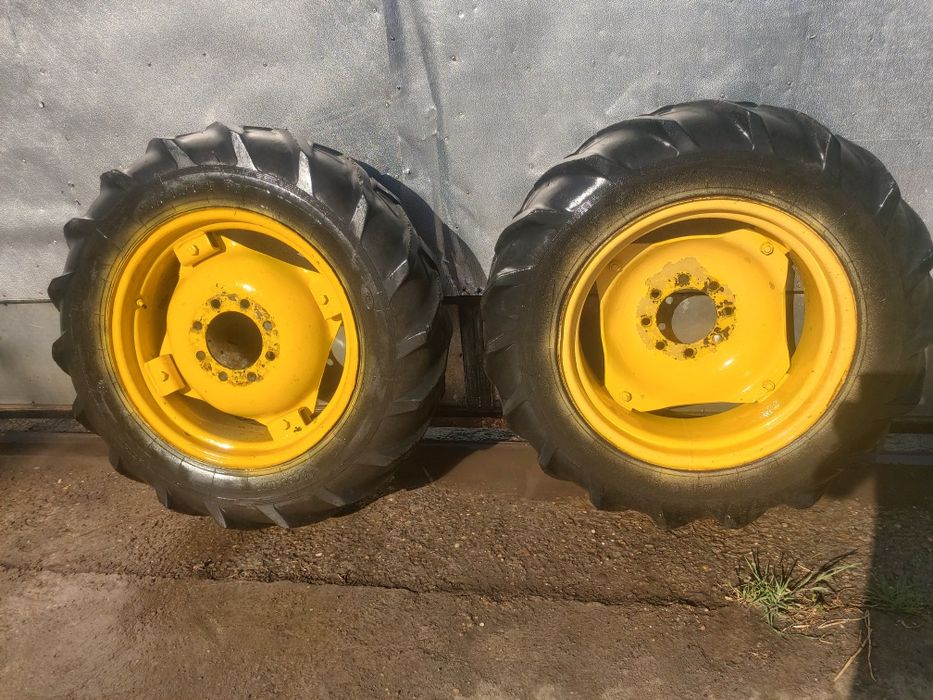 Vând o pereche de roți tractor spate