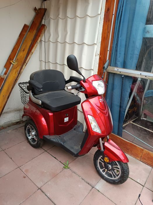 Triciclu electric nefolosit