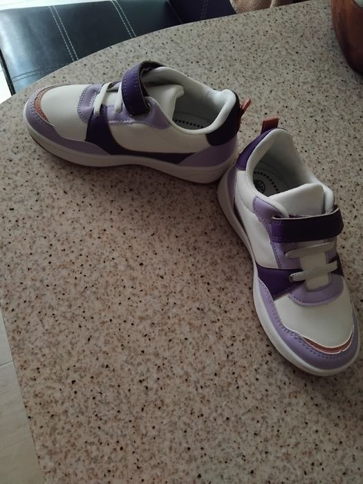 Нови детски маратонки номер 28