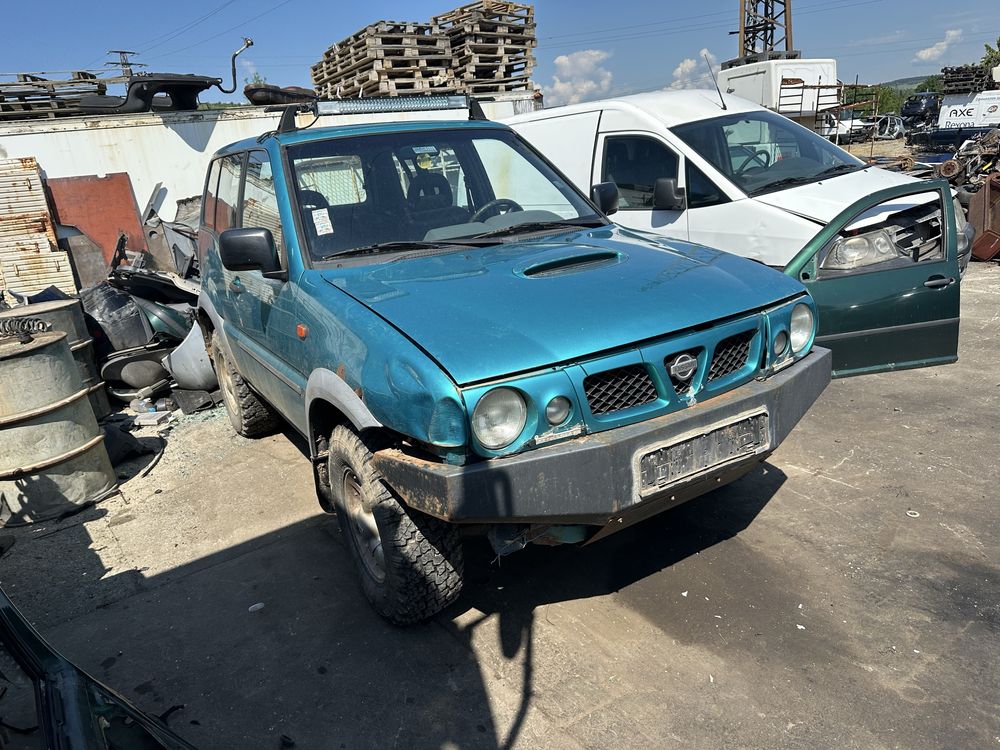 Nissan Terrano 2 2.4 НА ЧАСТИ