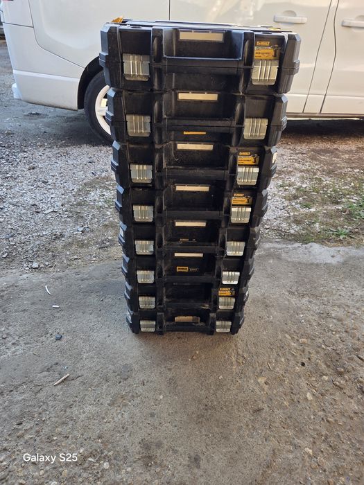 Куфар инструменти DEWALT