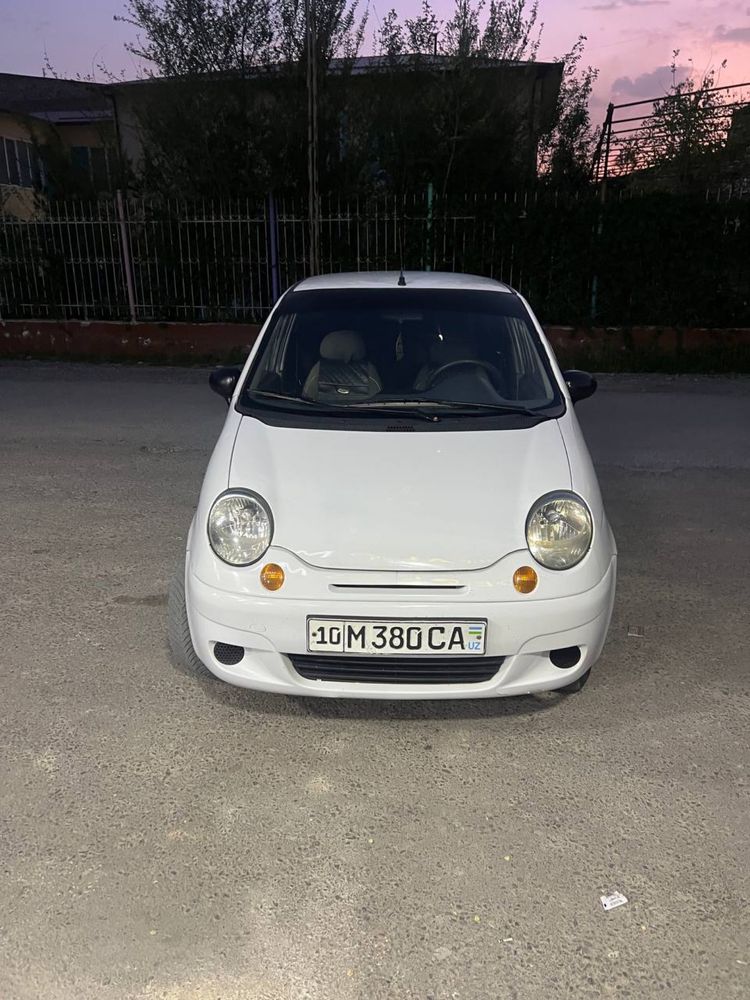 Shevrolet Matiz sotiladi rangi oq xolati yaxshi 2010 yil
