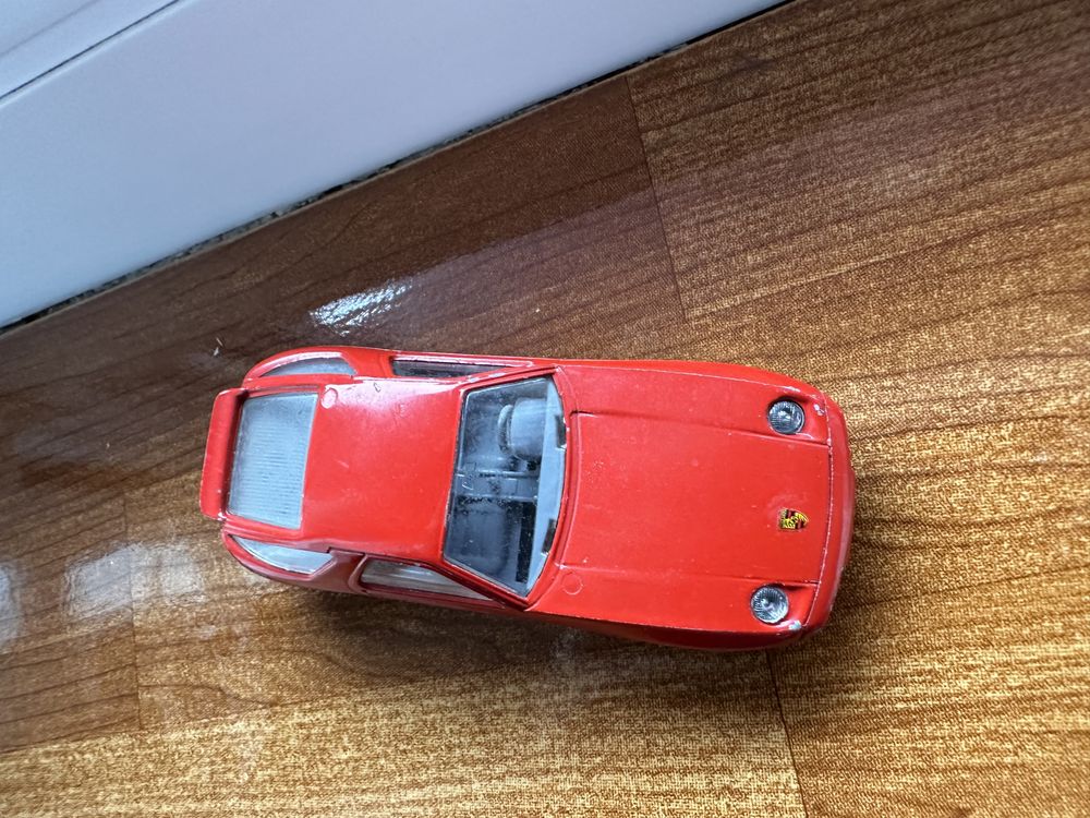 Porche 928 S4 burago 1:43