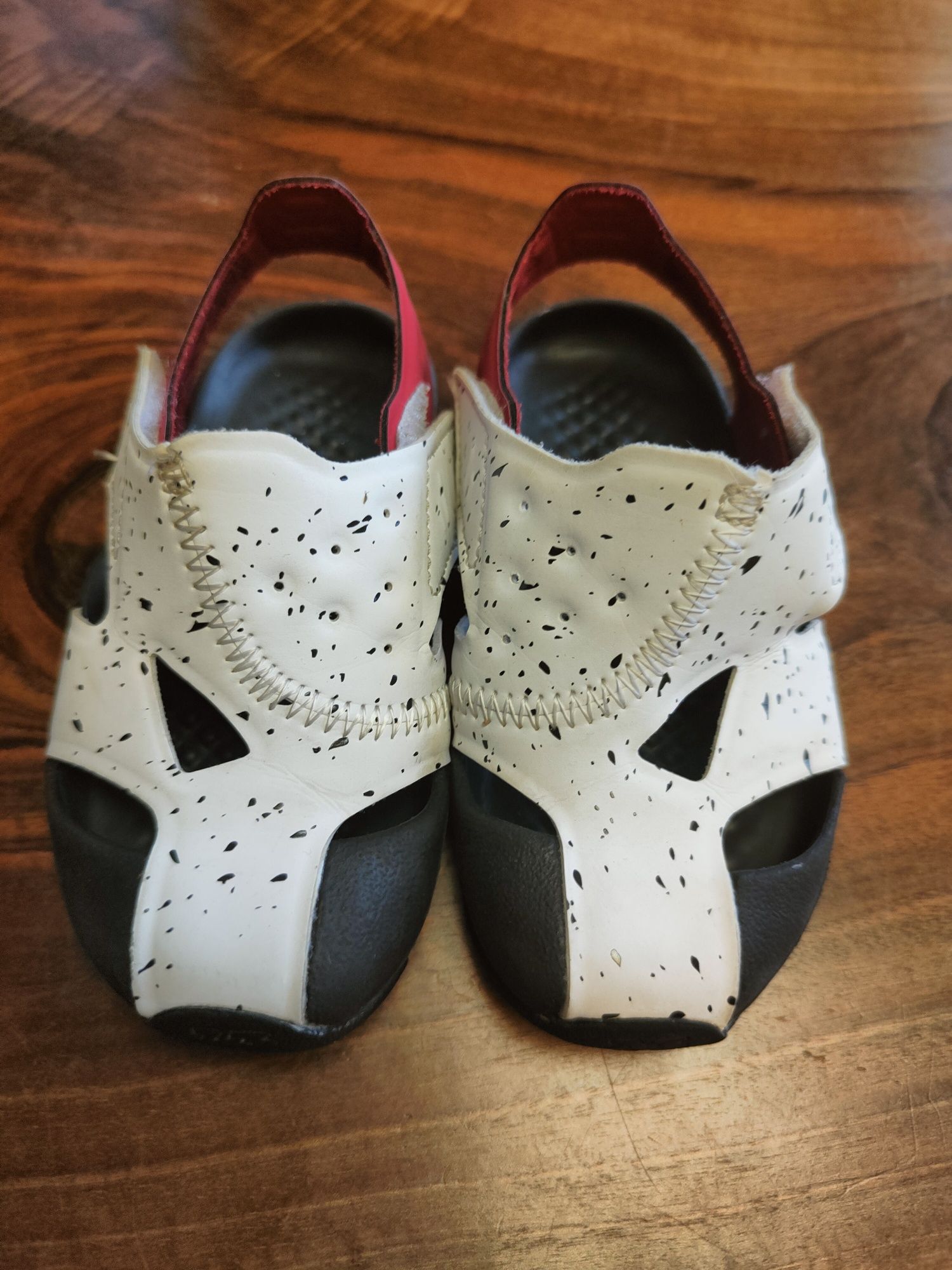 Бебешки сандали Nike Air Jordan размер 23.5, UK 5.5