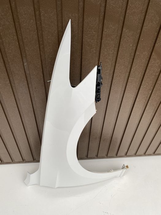 Aripa dr fata vw Passat B8 cod culoare LC9A cu suporiti si bandou 2015