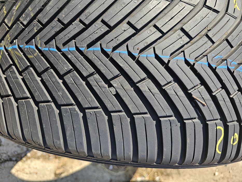 245 40 18 continental all seasson