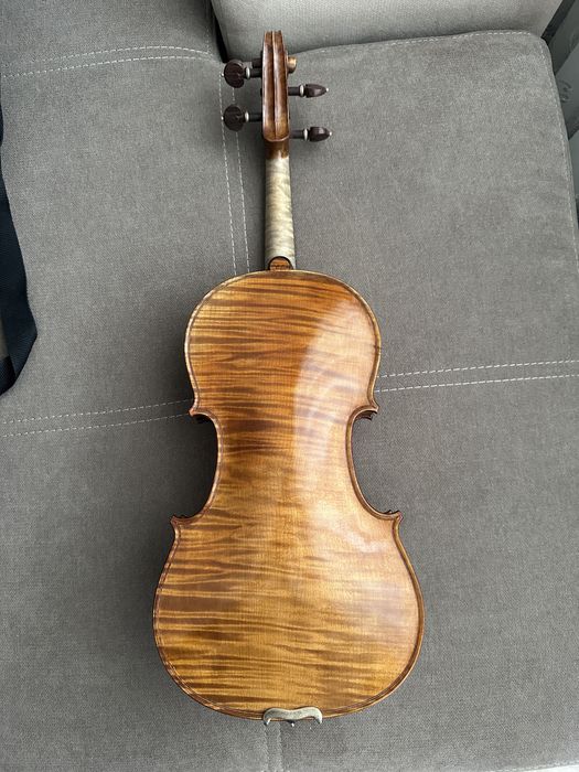 Vioară Stradivarius cu spate întreg