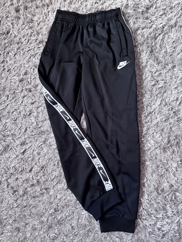 Оригинално долнище Nike