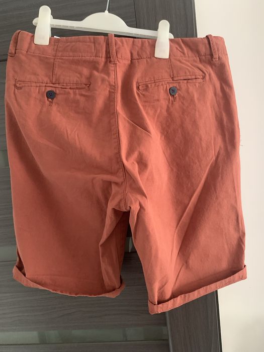 Pantaloni scurti marimea 32