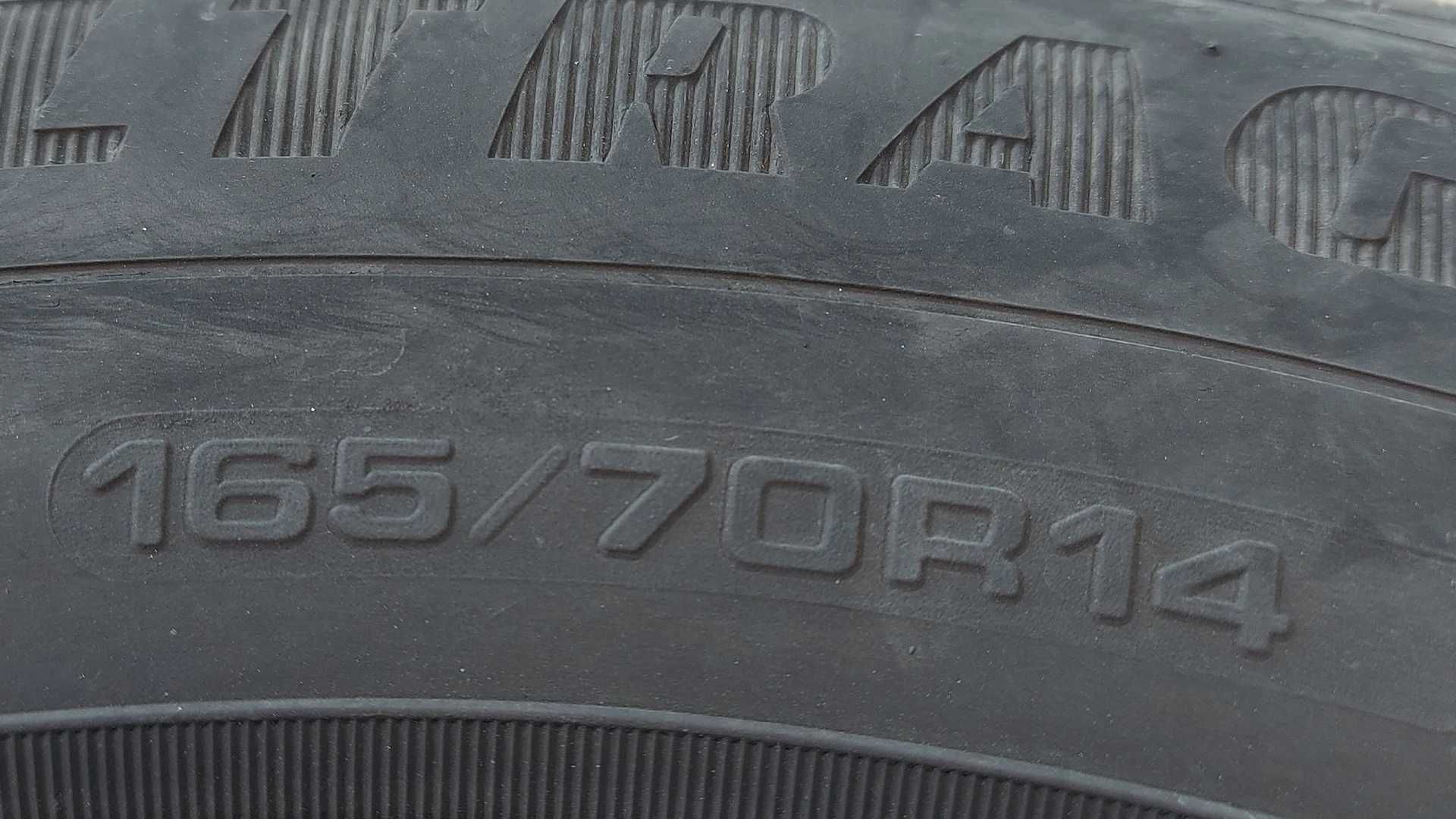 Продавам 4 бр. зимни гуми Goodyear 165/70/14 на метални джанти