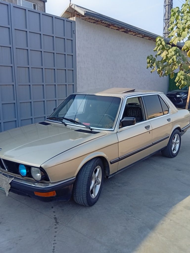 Bmw машина 520 продается