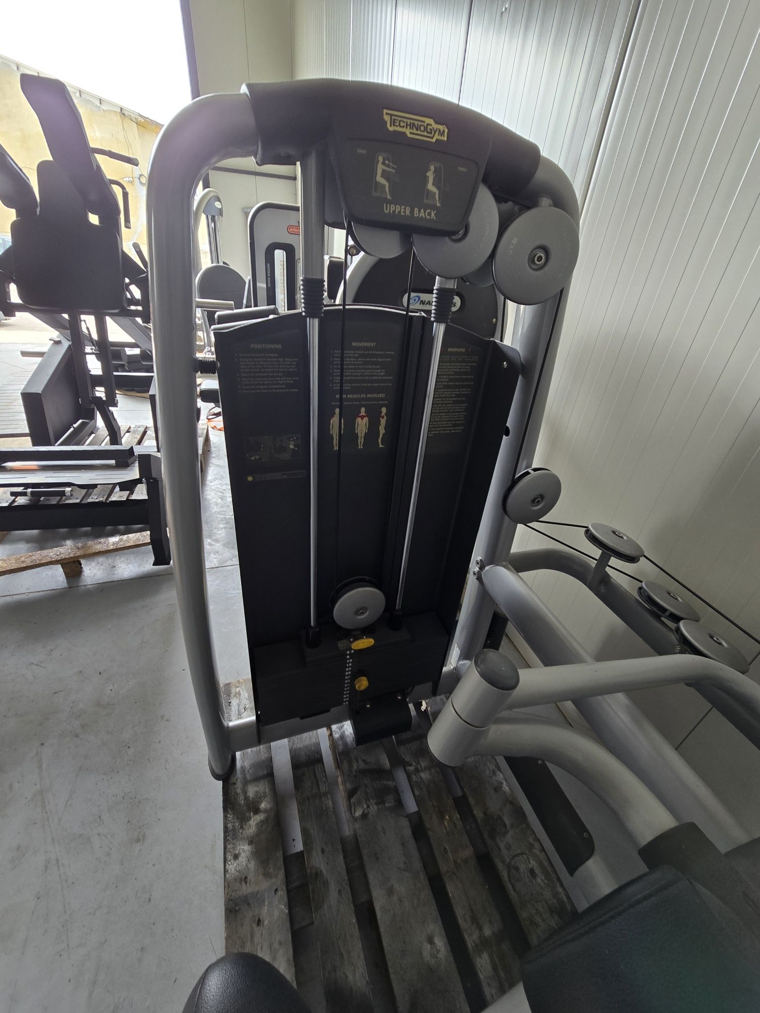 Technogym upper back техноджим машина за рамо и гръб