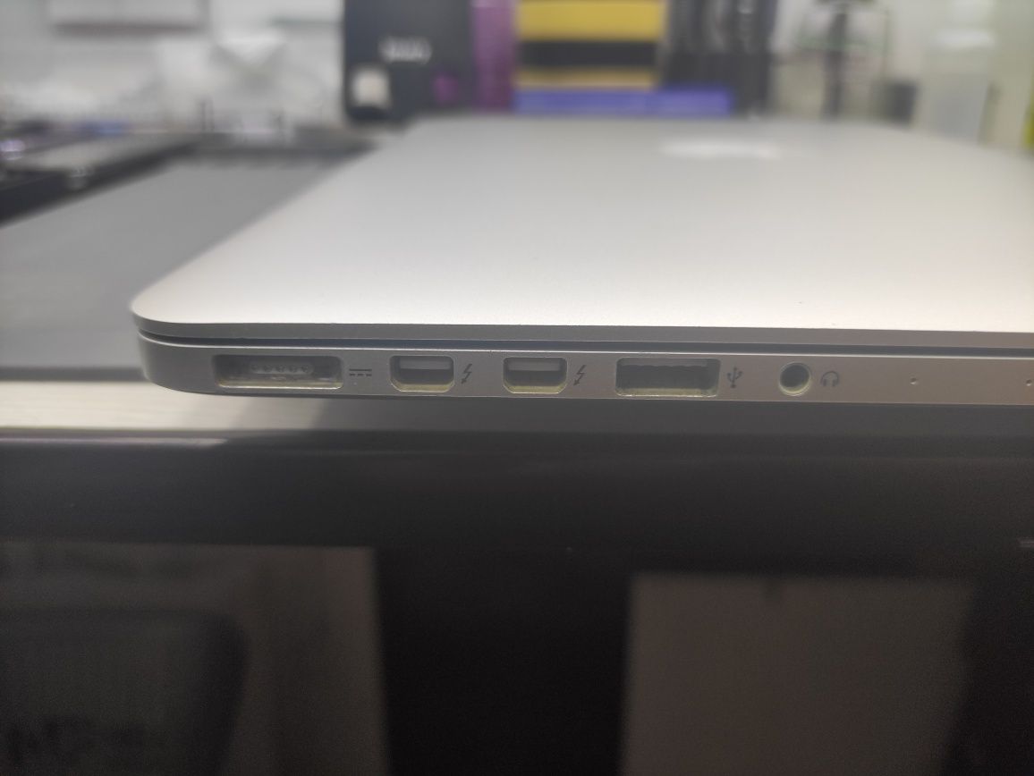 MacBook Pro sotiladi