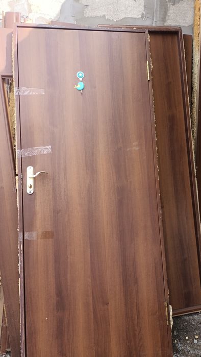 Есиктер сатылады продам двери