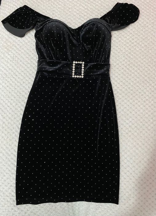 Черна вечерна рокля