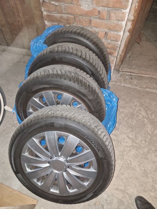 Зимни гуми Hankook 205-55-16 с железни джанти и тасове