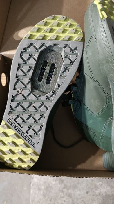 Обувки endura 42(отговарят на 41.5)