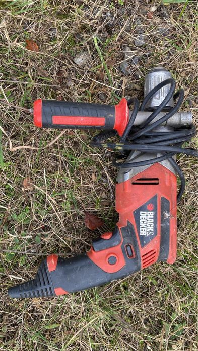 Bormașină Black+Decker cu cablu, mâner lateral