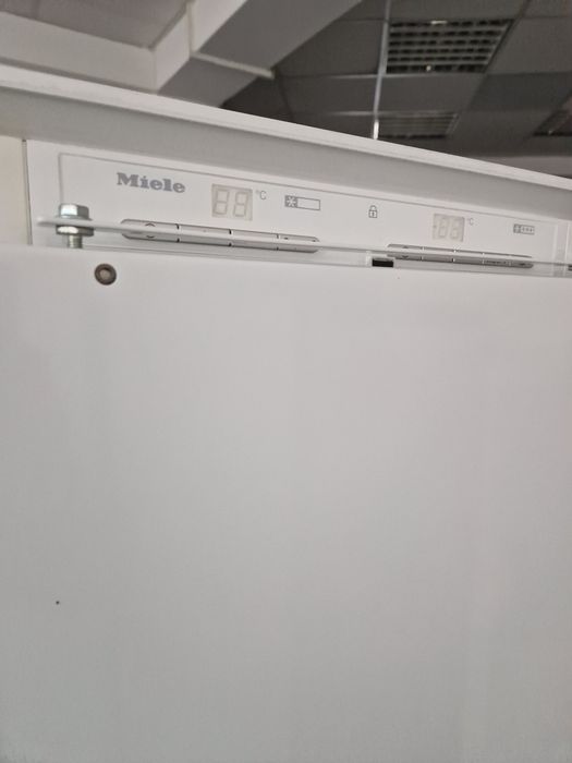 Хладилник за вграждане Miele A++