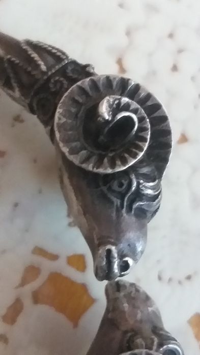 Vand o piesă veche din argint