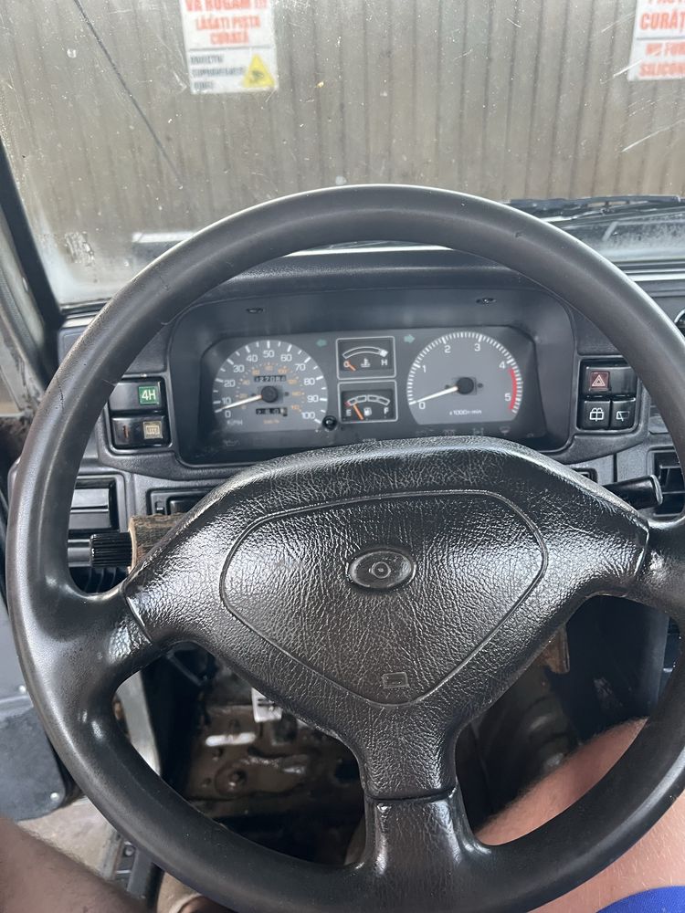 Vand daihatu rocky 2.8 turbo BMW urgent