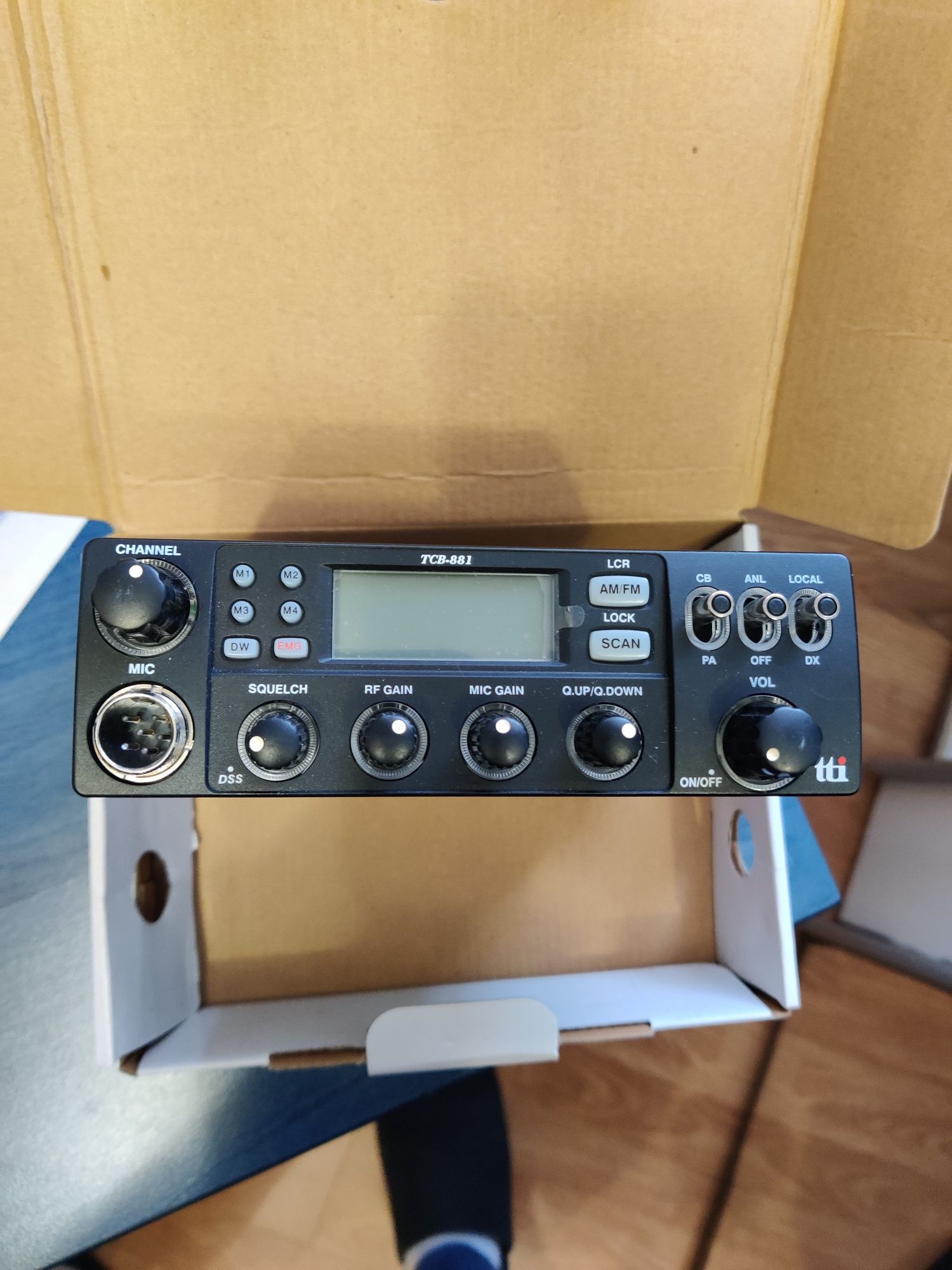 Statie radio emisie receptie CB TTi TCB-881