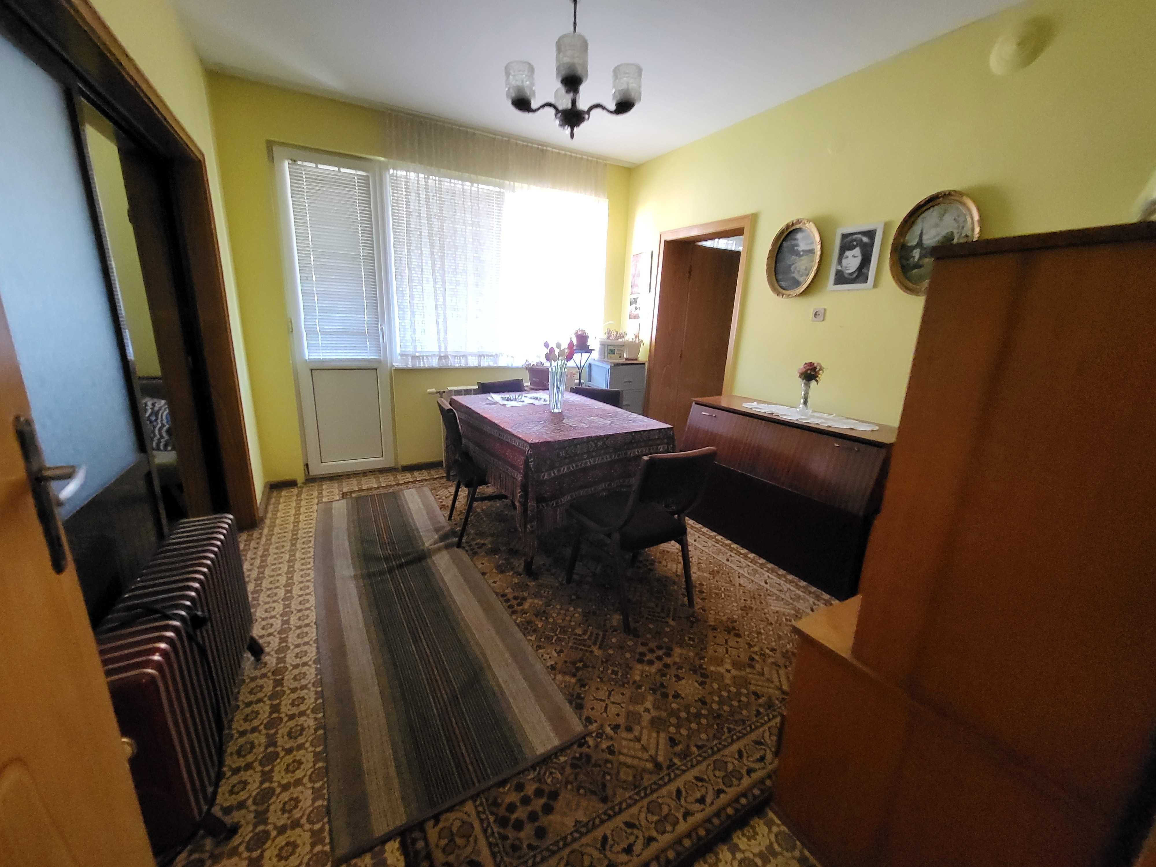 Продавам къща в гр.Пещера