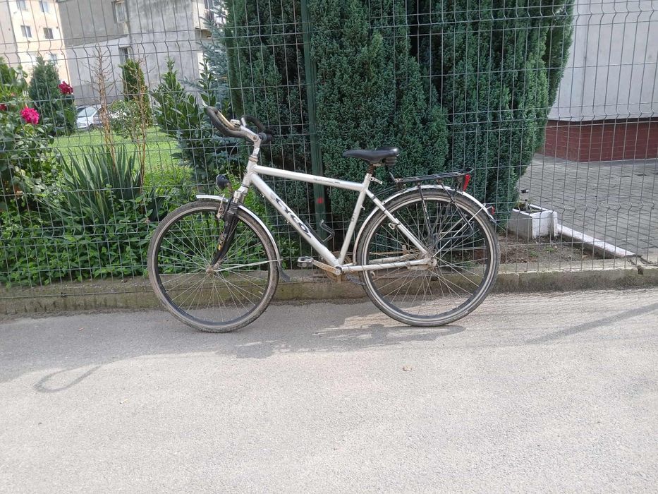 Vind bicicleta cu roti de 28 cu viteze in. Butuc