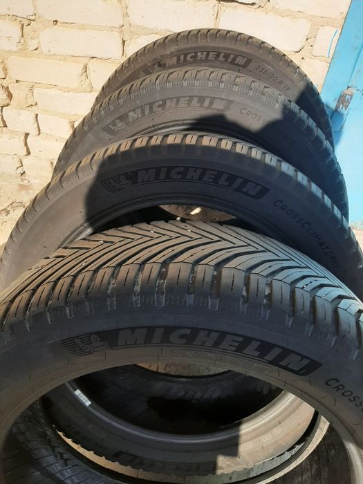Продам шины 235/50/19 мишелин