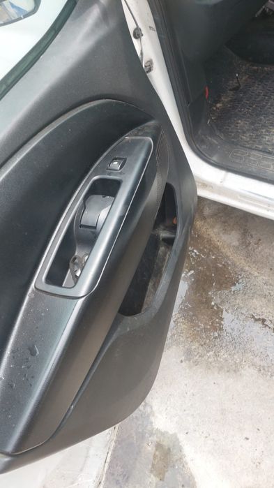 Dezmembrez Opel Combo 1.3 cdti euro 5 2013