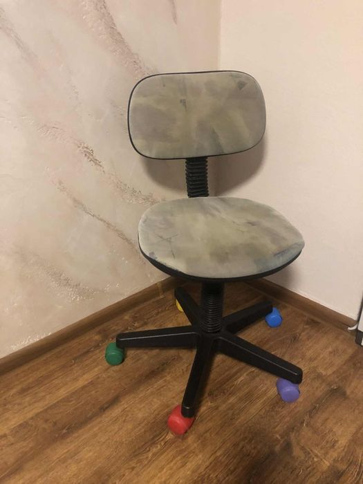 Детски столовете за бюро