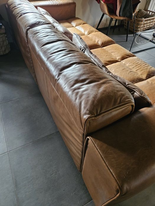 Запазен кожен диван