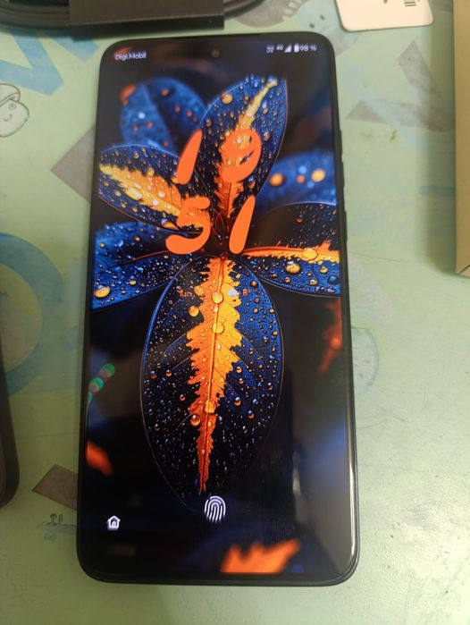 Motorola edge 50 neo PANTON Grisaille 
Memorie 256GB
RAM 8GB
Schimb cu