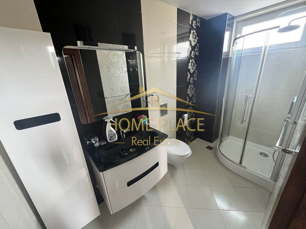 Дава се под наем Къща в Варна, Бриз - 250 кв.м за 1836 € - Снимка #12