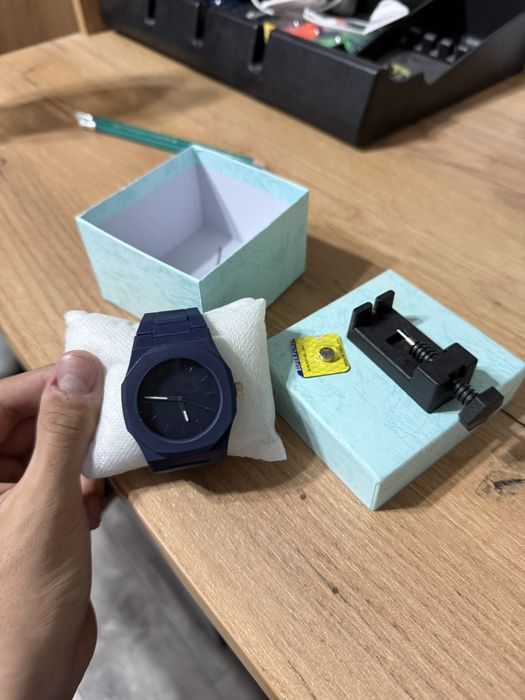 Кварцевые часы новые