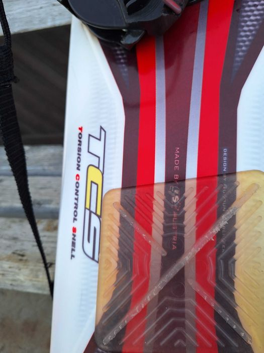 Продавам сноуборд.